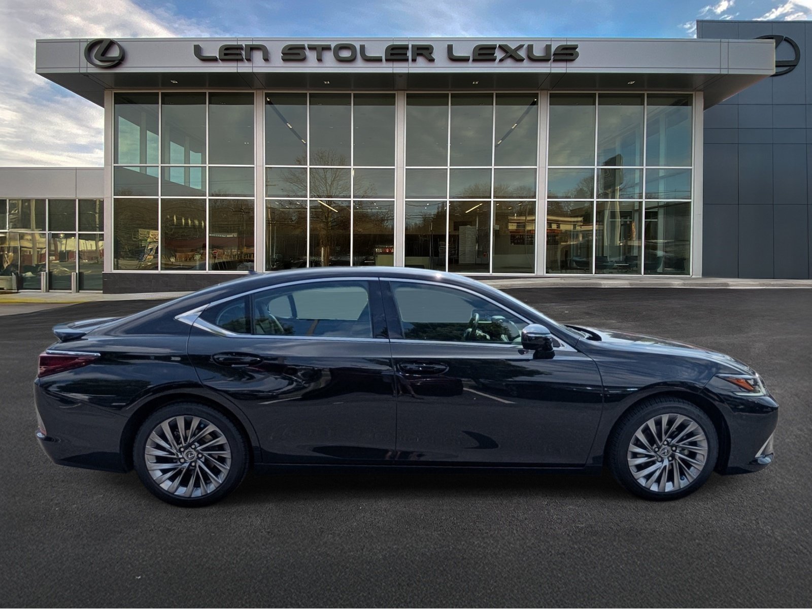 Certified 2024 Lexus ES 350 Ultra Luxury w/ Accessory Package (Z2) FWD image 2