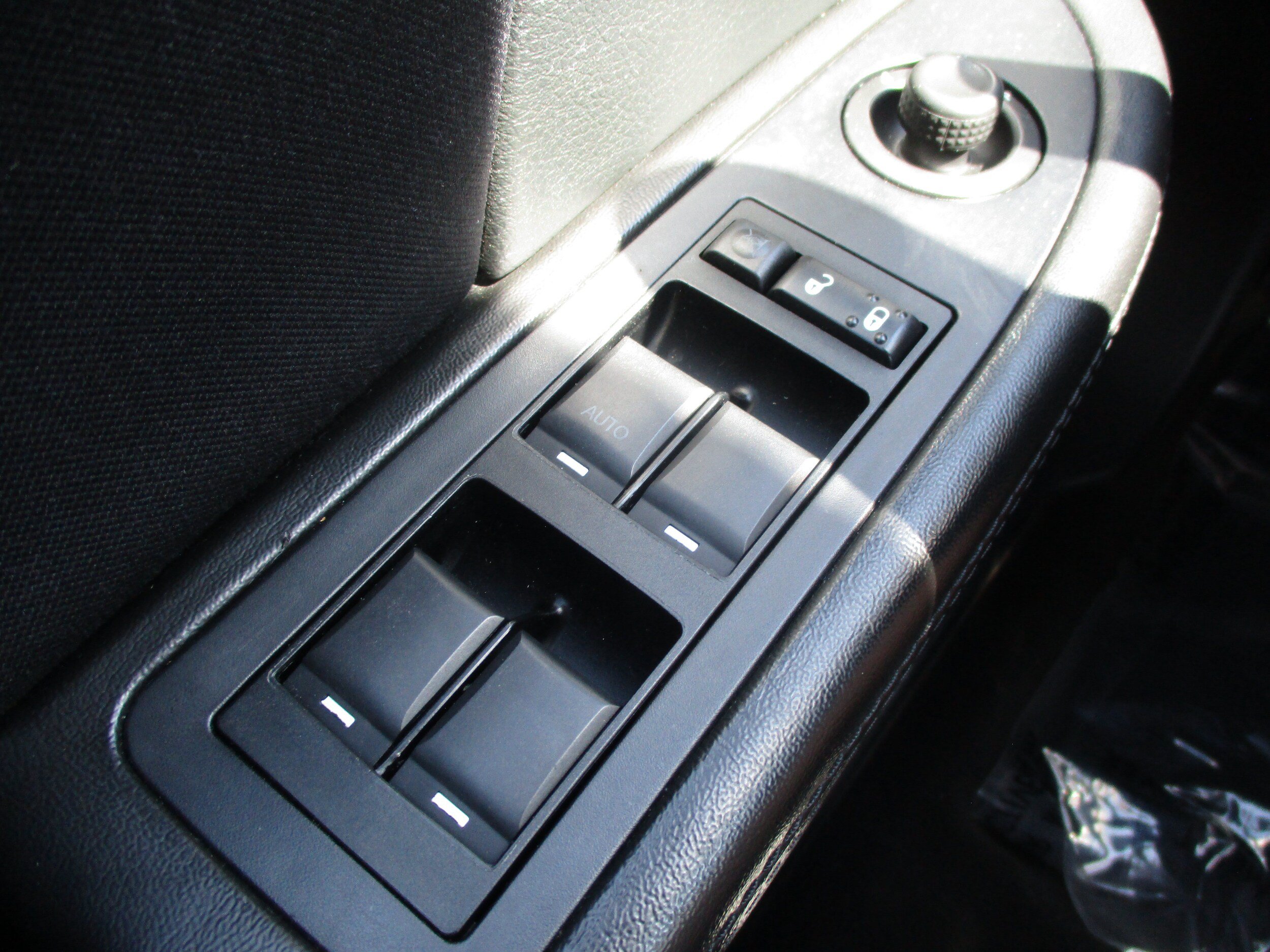 Used 2014 Chrysler 200 LX FWD image 20
