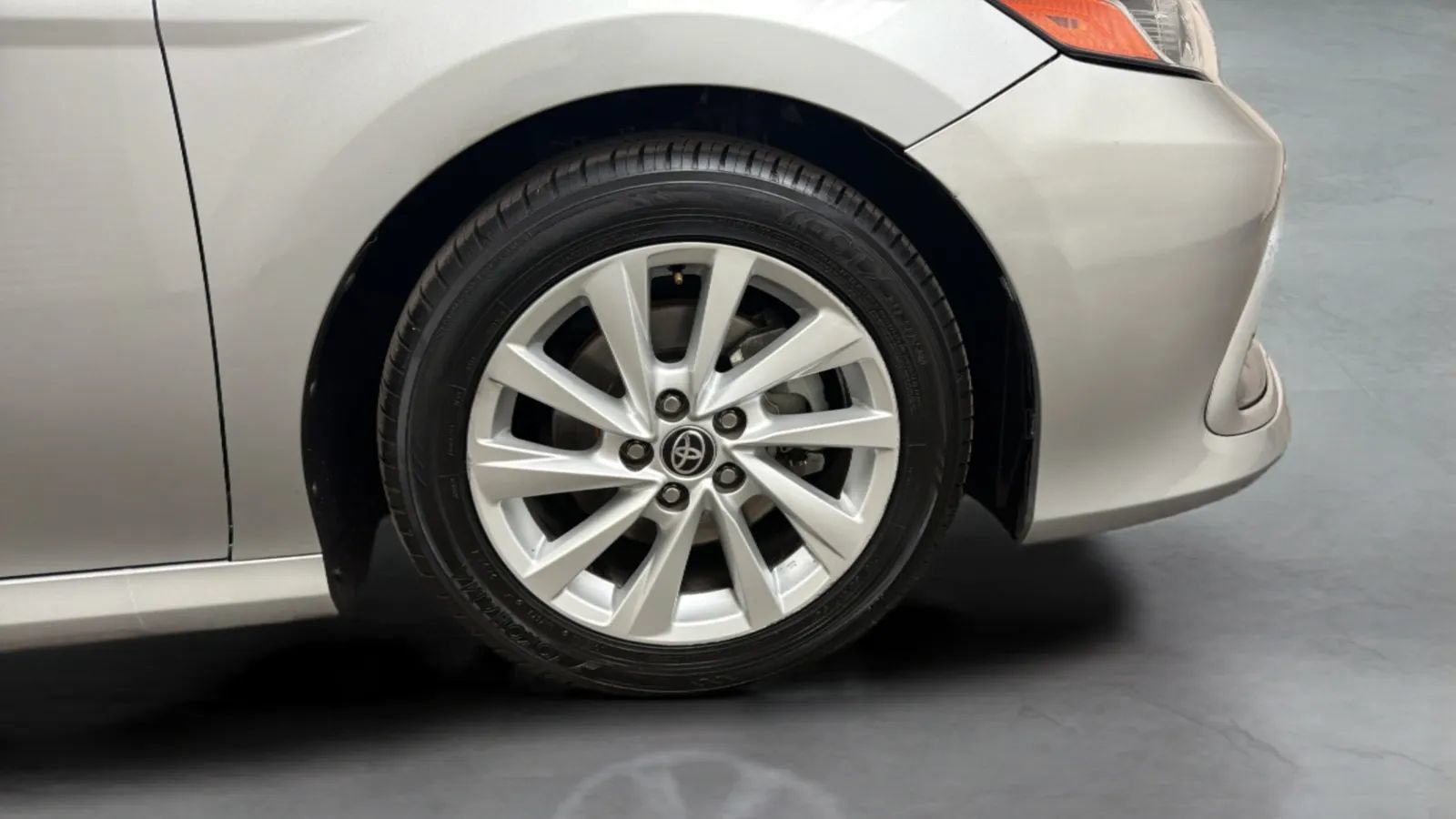 Used 2021 Toyota Camry LE w/ Carpet Mat Package (TMS) FWD image 25