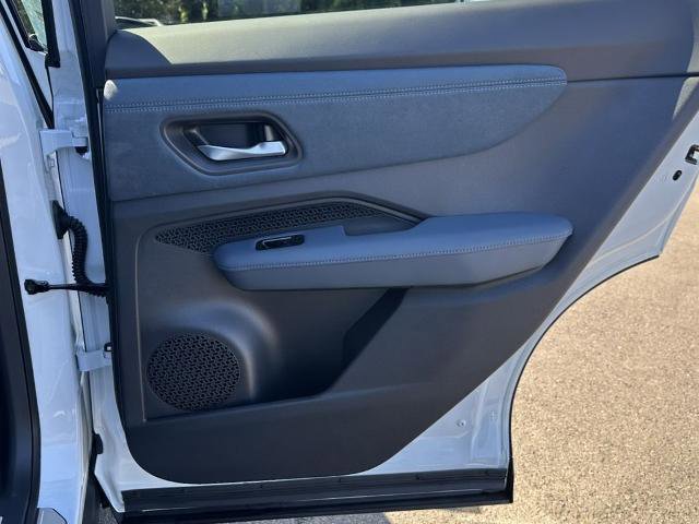 Certified 2025 Nissan Ariya Platinum image 28