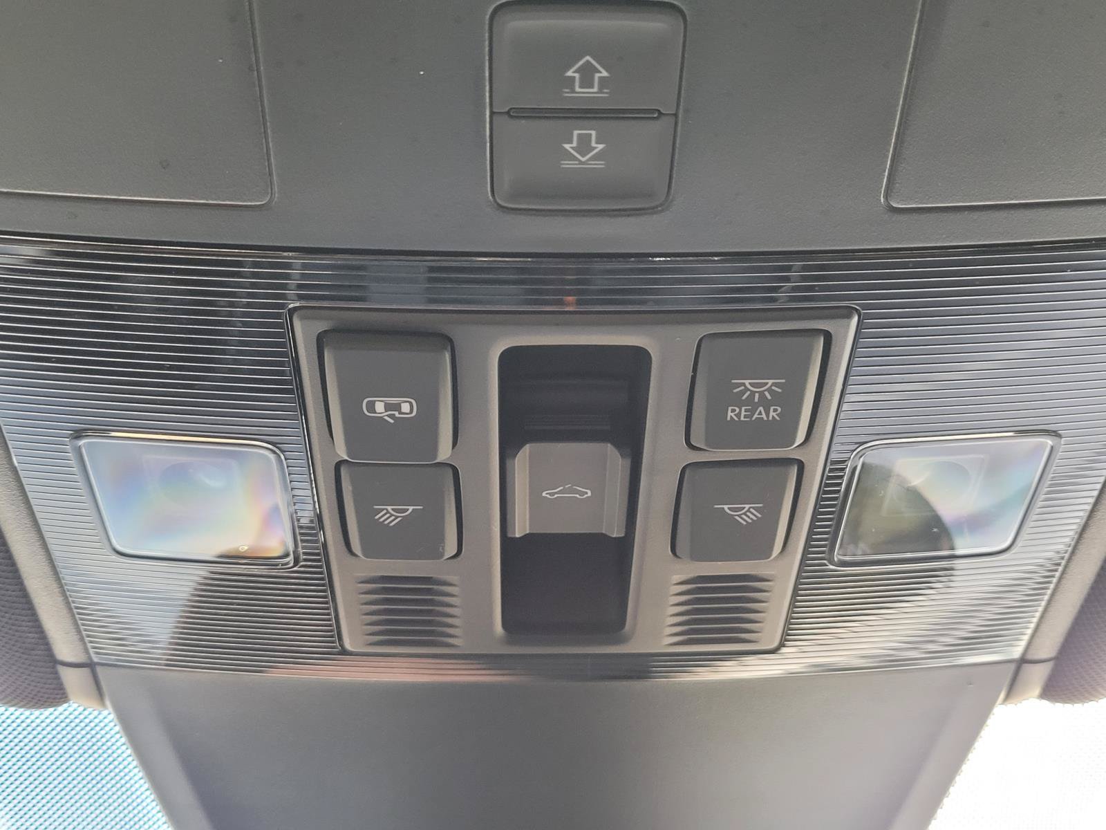 Used 2024 Volkswagen Tiguan SEL R-Line w/ MDO Package, Two-Row AWD/4WD image 31