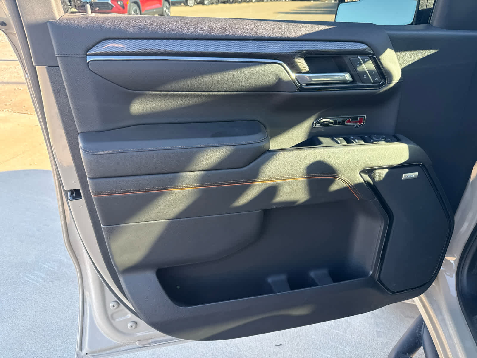 Used 2022 GMC Sierra 1500 AT4 image 8