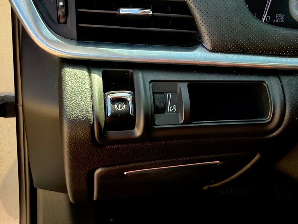 Used 2014 Cadillac XTS Luxury FWD image 17