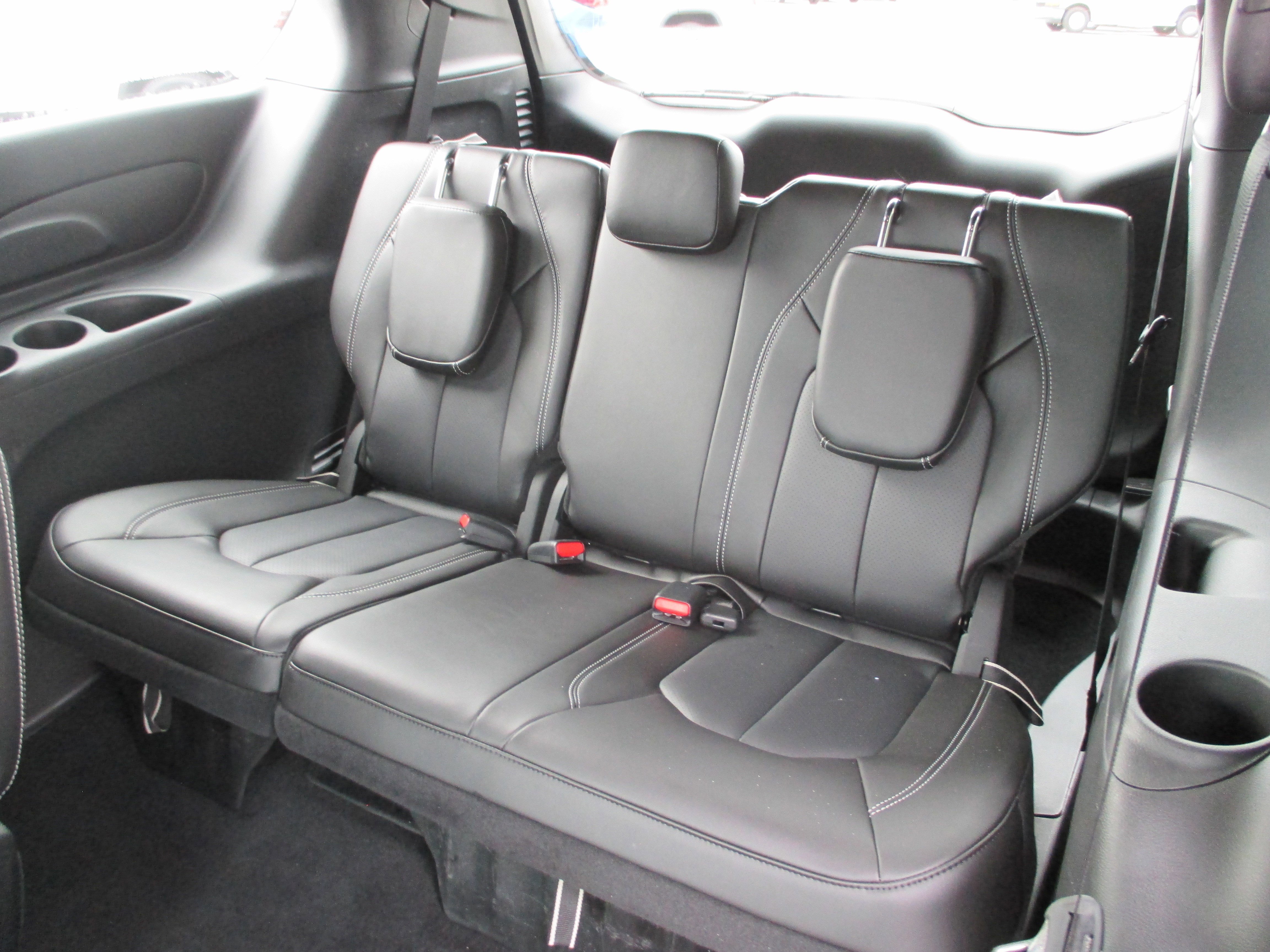 Used 2026 Chrysler Pacifica Select image 12