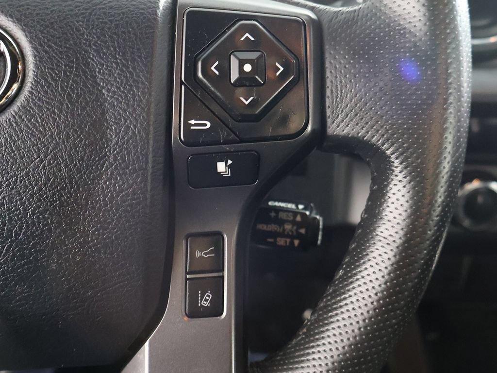 Used 2018 Toyota Tacoma TRD Sport AWD/4WD image 38