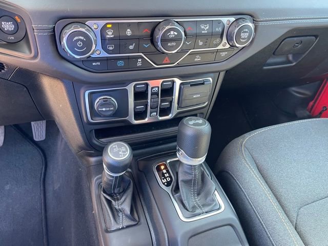 Used 2025 Jeep Wrangler Unlimited Sahara AWD/4WD image 25