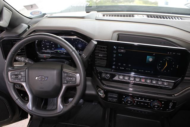Used 2024 Chevrolet Silverado 2500 ZR2 w/ Technology Package image 25