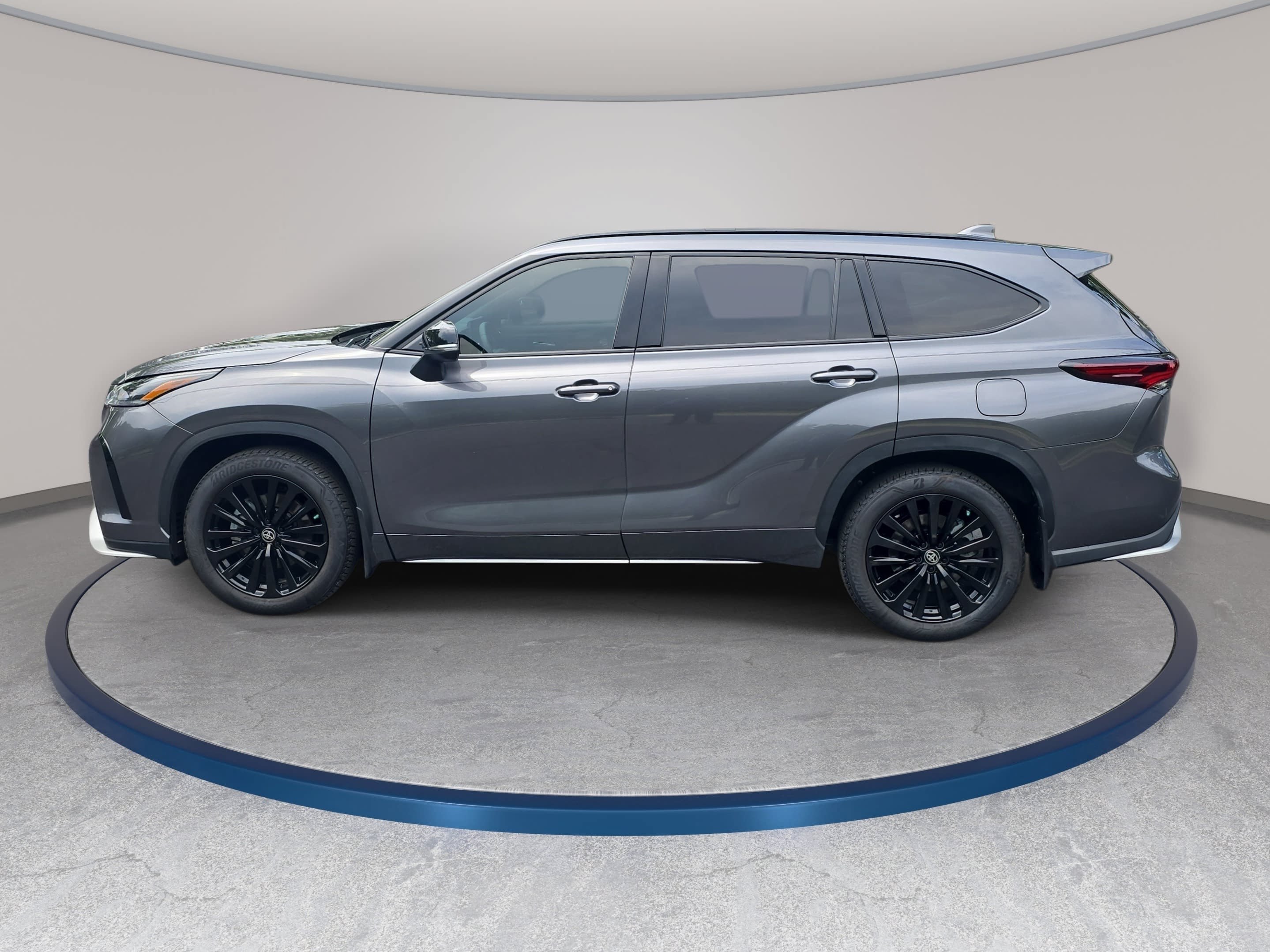 Used 2024 Toyota Highlander XSE FWD image 8