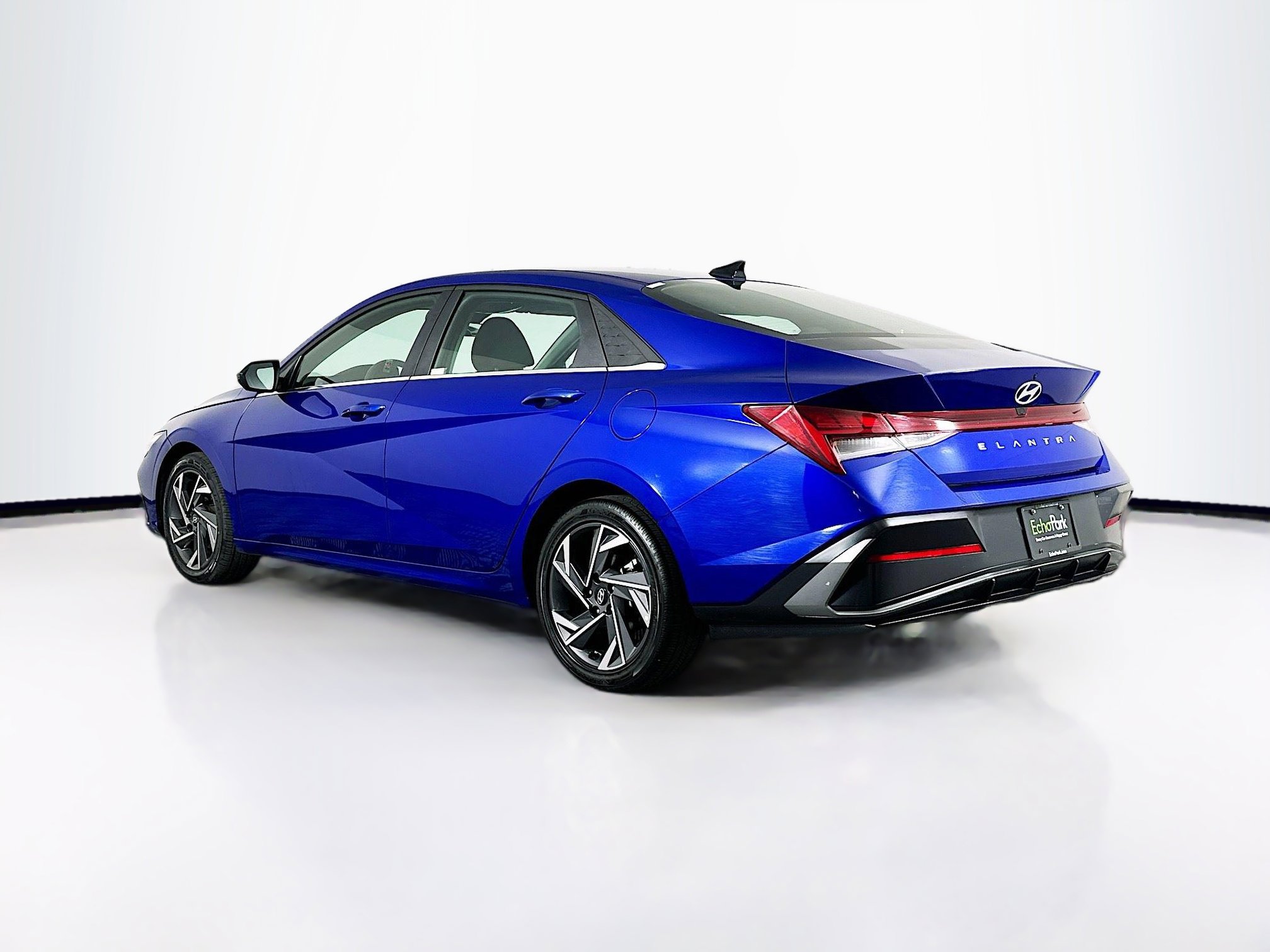 Used 2025 Hyundai Elantra SEL image 5