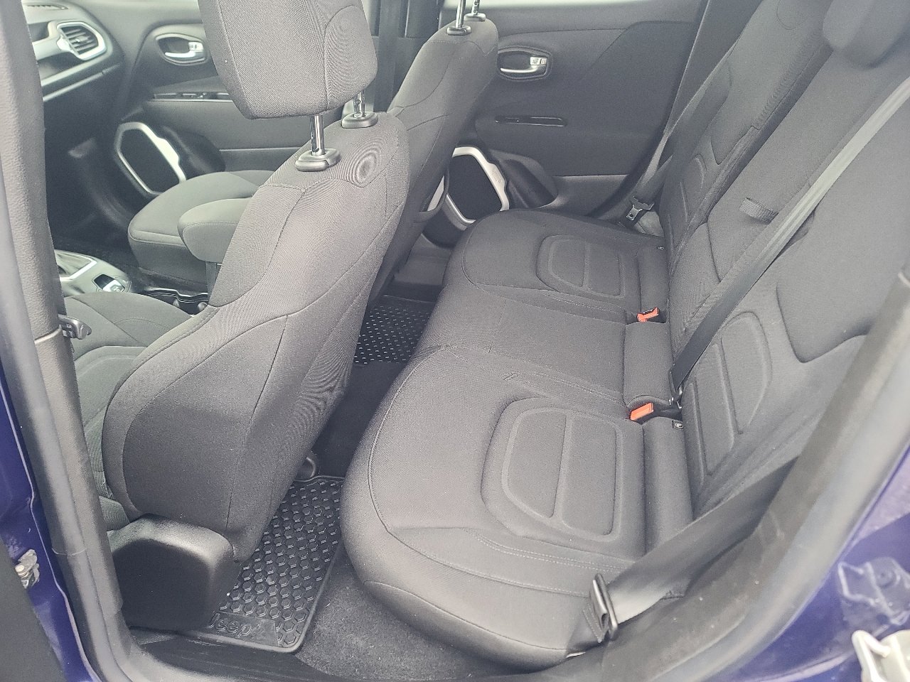 Used 2018 Jeep Renegade Latitude w/ Cold Weather Group image 11