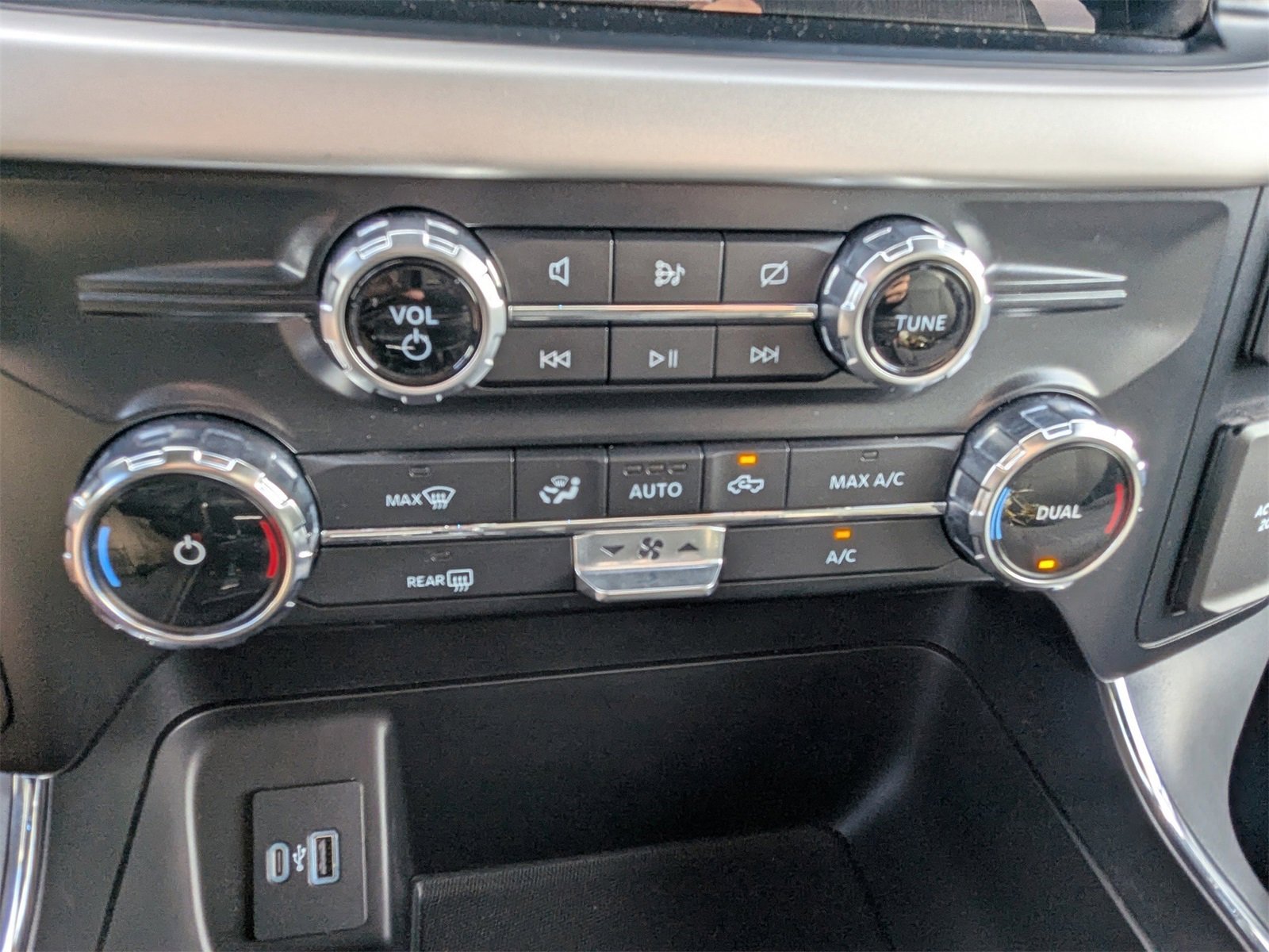 Used 2022 Ford F150 Lightning XLT image 24