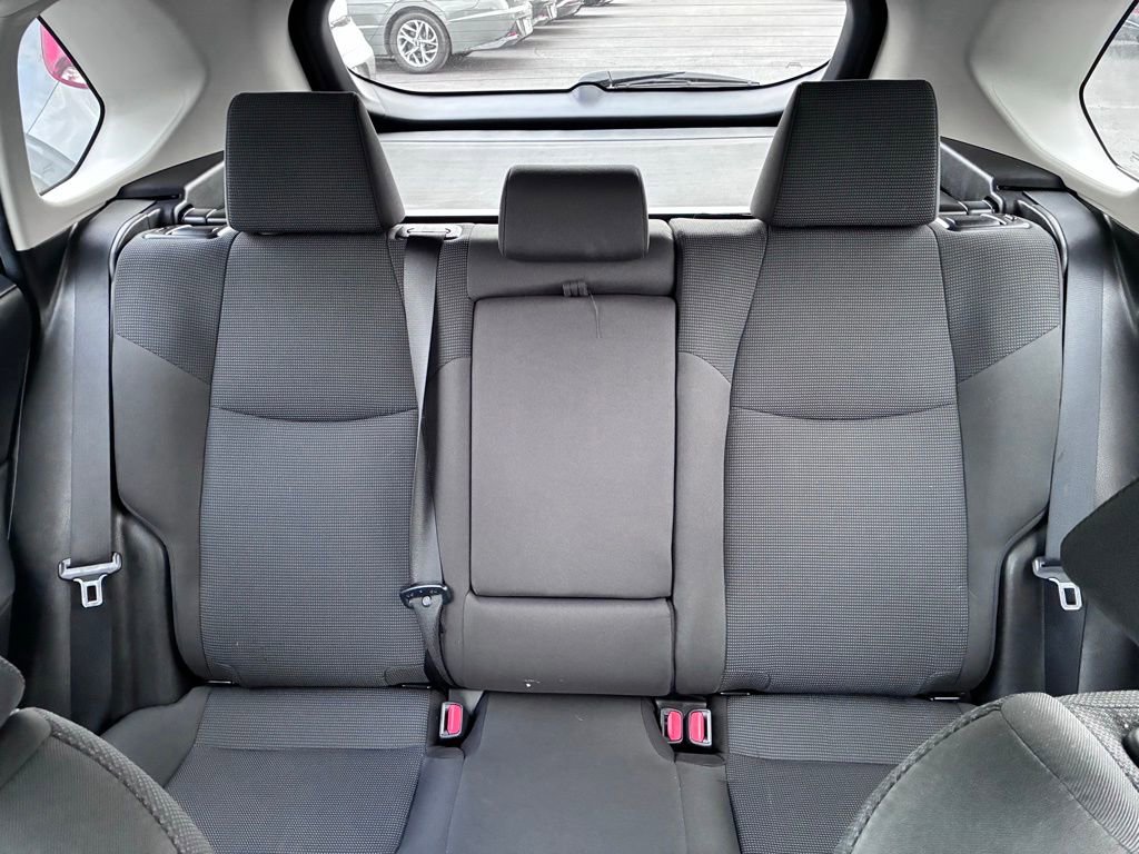 Used 2021 Toyota RAV4 LE AWD/4WD image 16