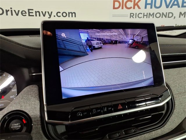 Used 2024 Jeep Compass Latitude image 25