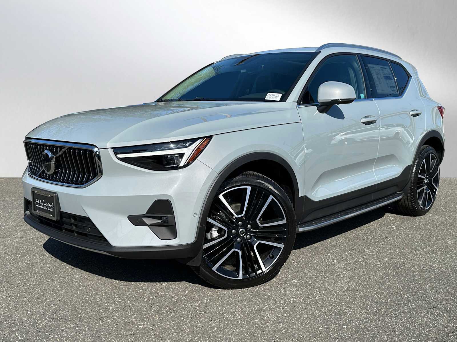New 2025 Volvo XC40 B5 Ultra w/ Climate Package image 3