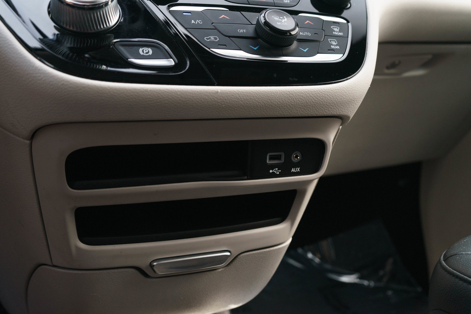 Used 2019 Chrysler Pacifica Touring-L FWD image 18