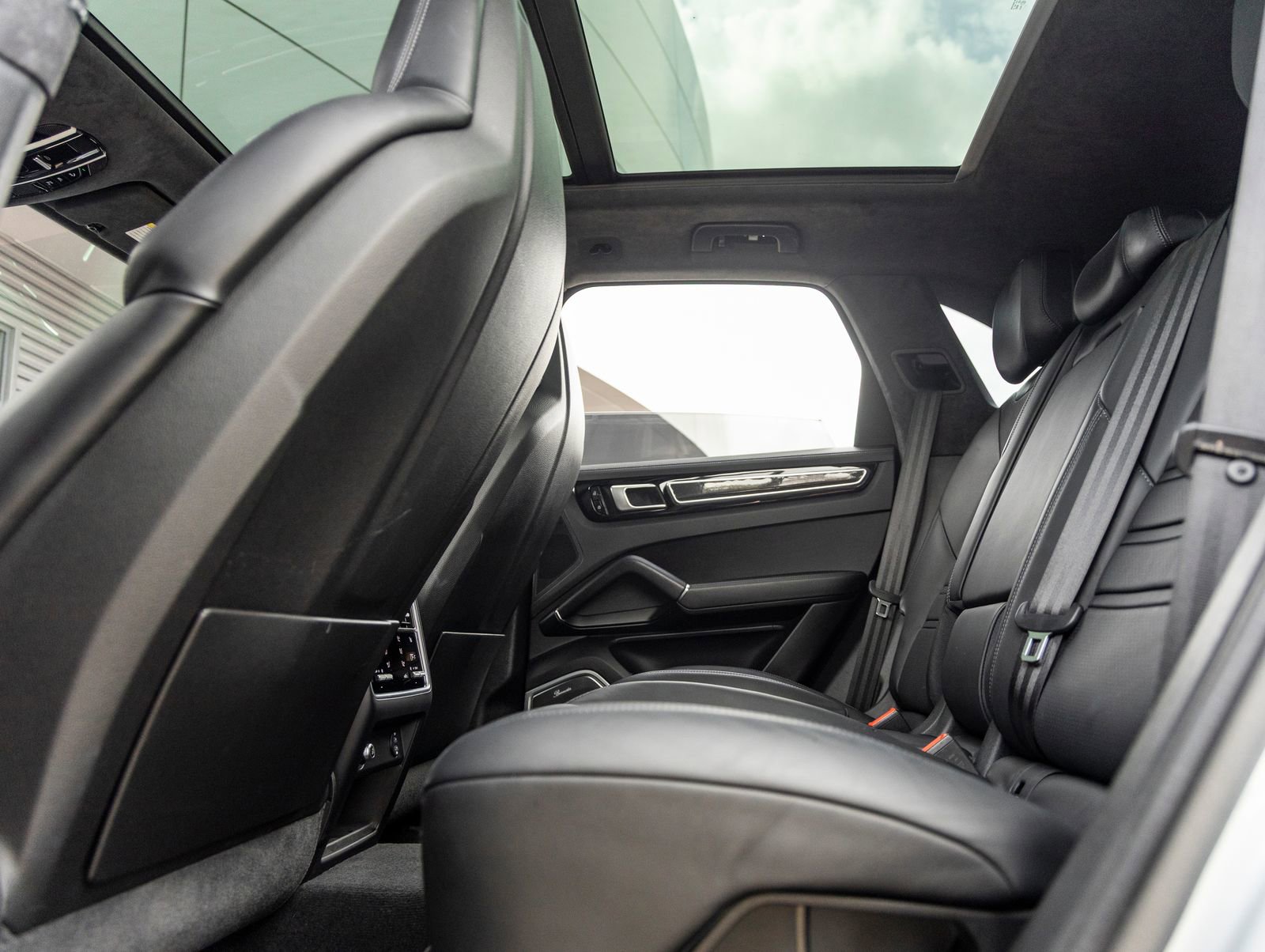 Certified 2021 Porsche Cayenne GTS image 33