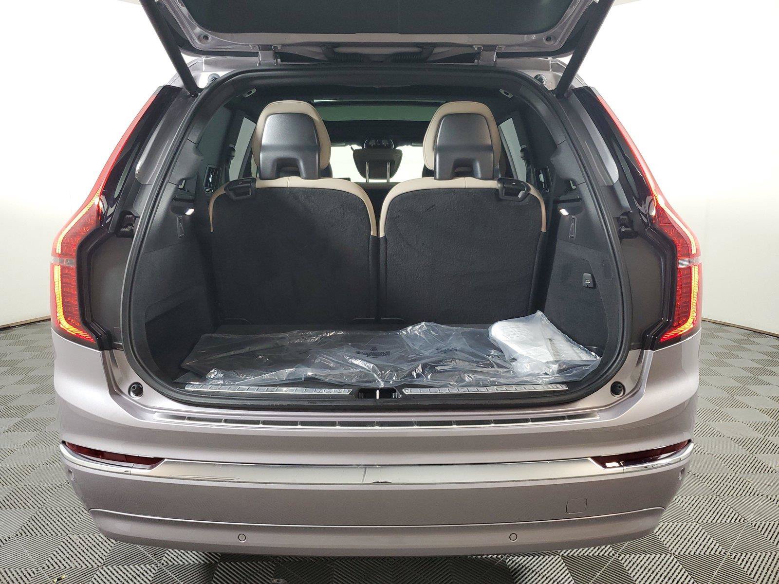 Certified 2026 Volvo XC90 B6 Plus w/ Protection Package Premier AWD/4WD image 9