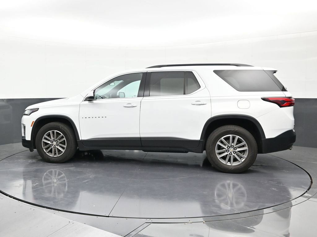 Used 2022 Chevrolet Traverse LT image 2