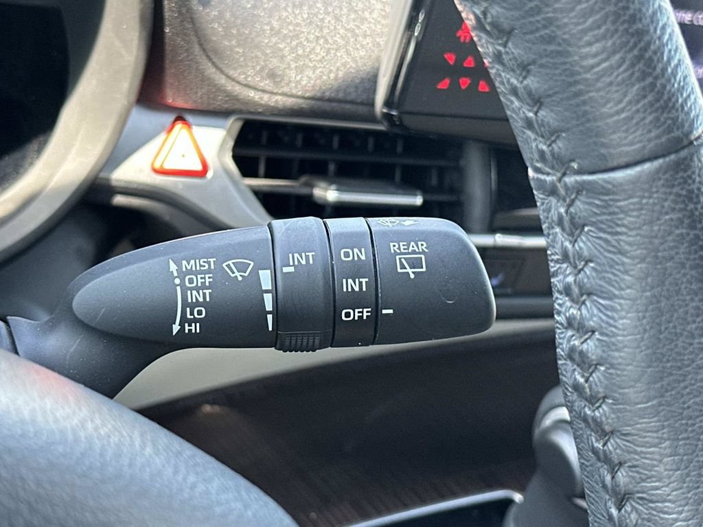 Used 2024 Toyota Sienna XLE FWD image 32