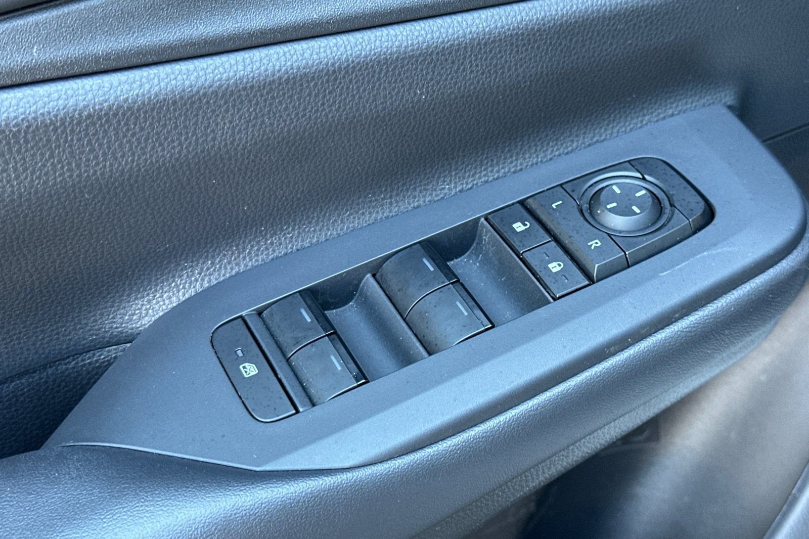 Used 2024 Toyota Prius Prime FWD image 12