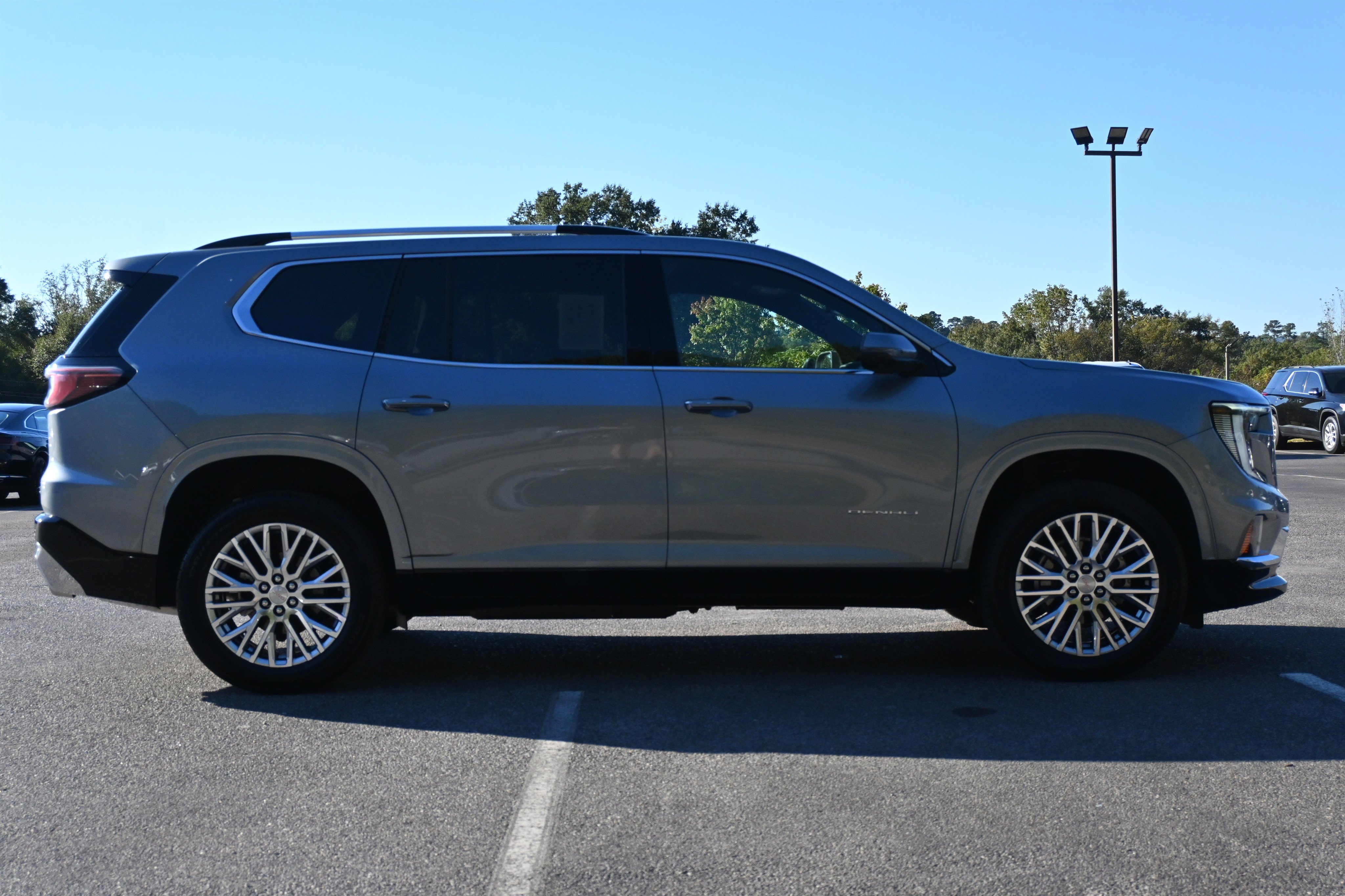 Used 2025 GMC Acadia Denali w/ LPO, Floor Liner Package image 10