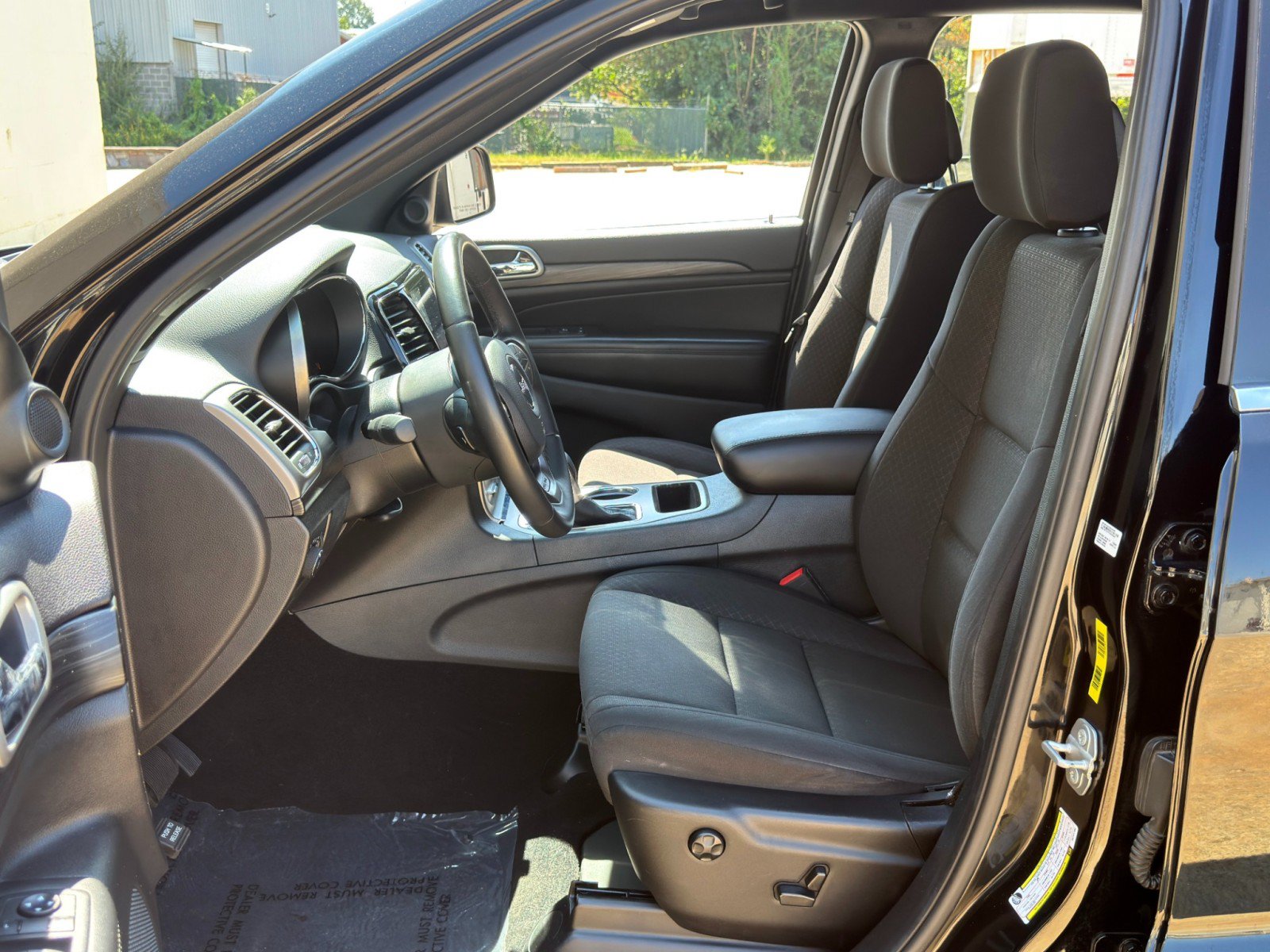Used 2019 Jeep Grand Cherokee Laredo w/ 18" Wheel & 8.4" Radio Group AWD/4WD image 15