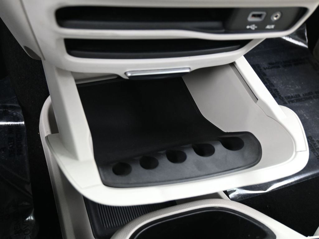 Used 2019 Chrysler Pacifica Limited image 28