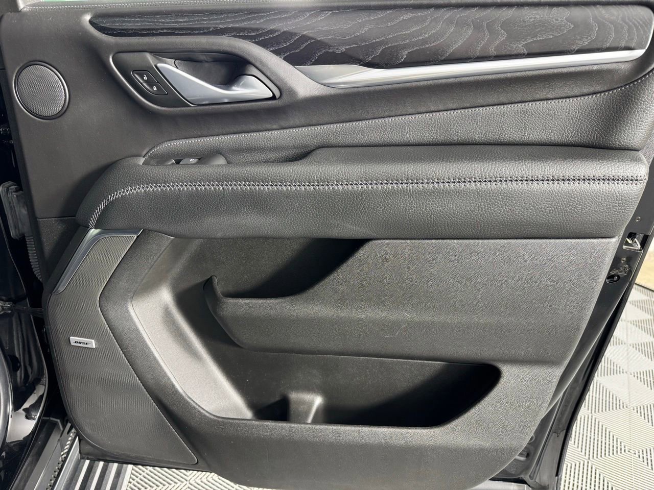 Used 2022 GMC Yukon XL Denali w/ Denali Premium Package image 30