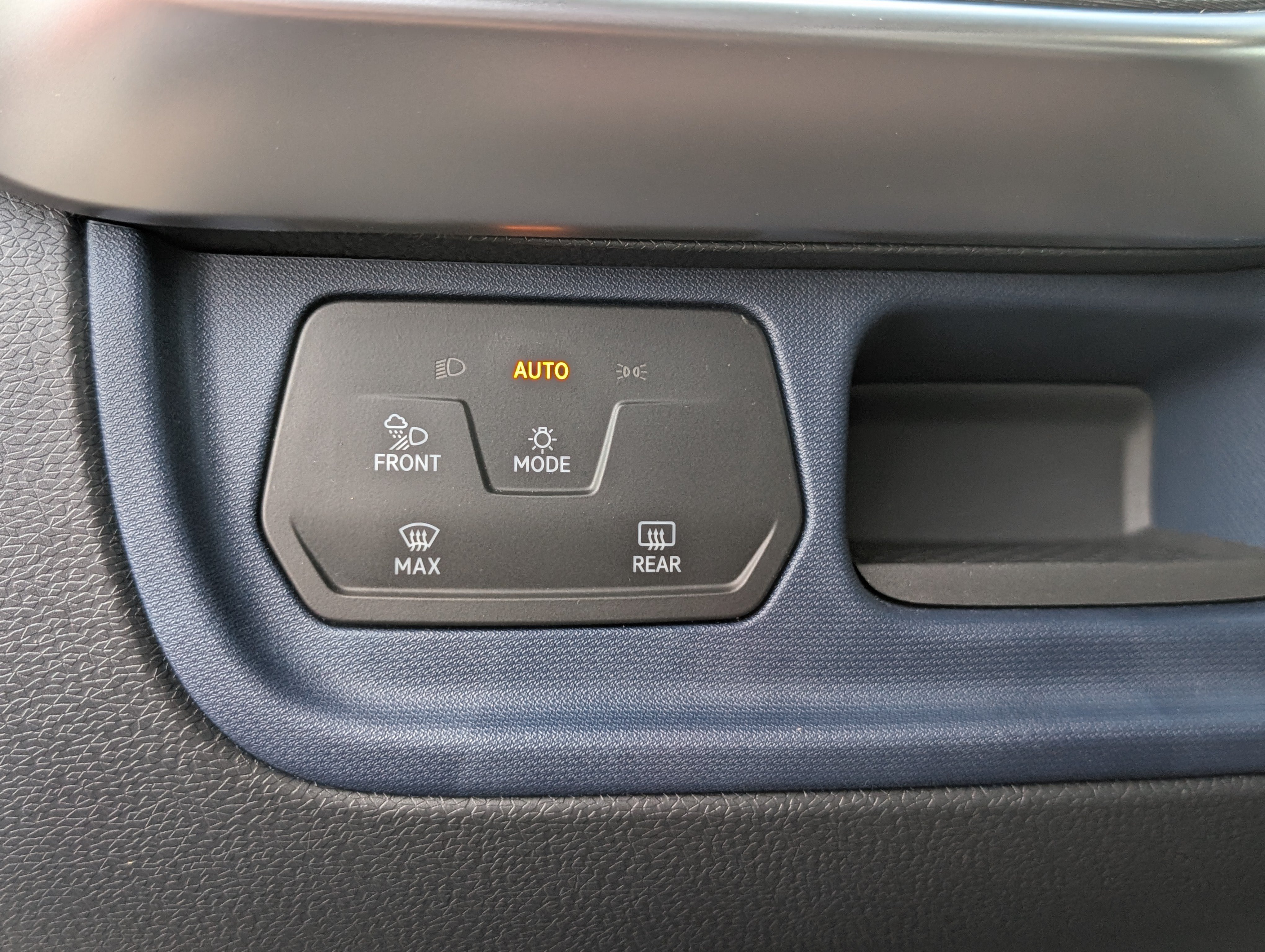 Used 2025 Volkswagen ID. Buzz Pro S Plus RWD image 22