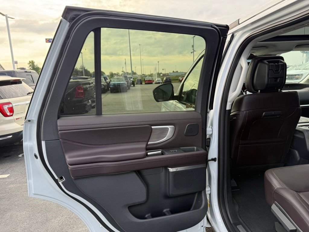 New 2026 Ford Expedition Platinum w/ Platinum Ultimate Package AWD/4WD image 39