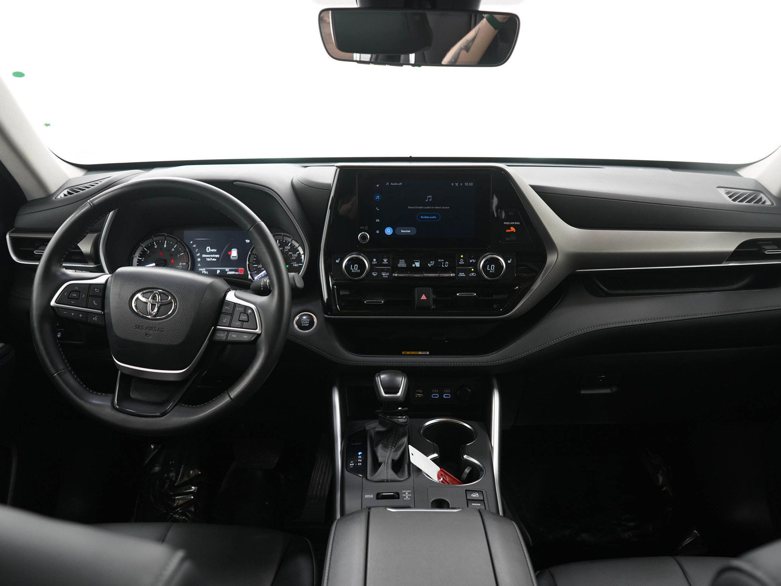 Used 2024 Toyota Highlander XLE AWD/4WD image 17