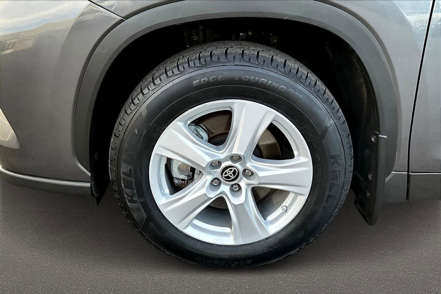 Used 2024 Toyota Highlander LE image 8