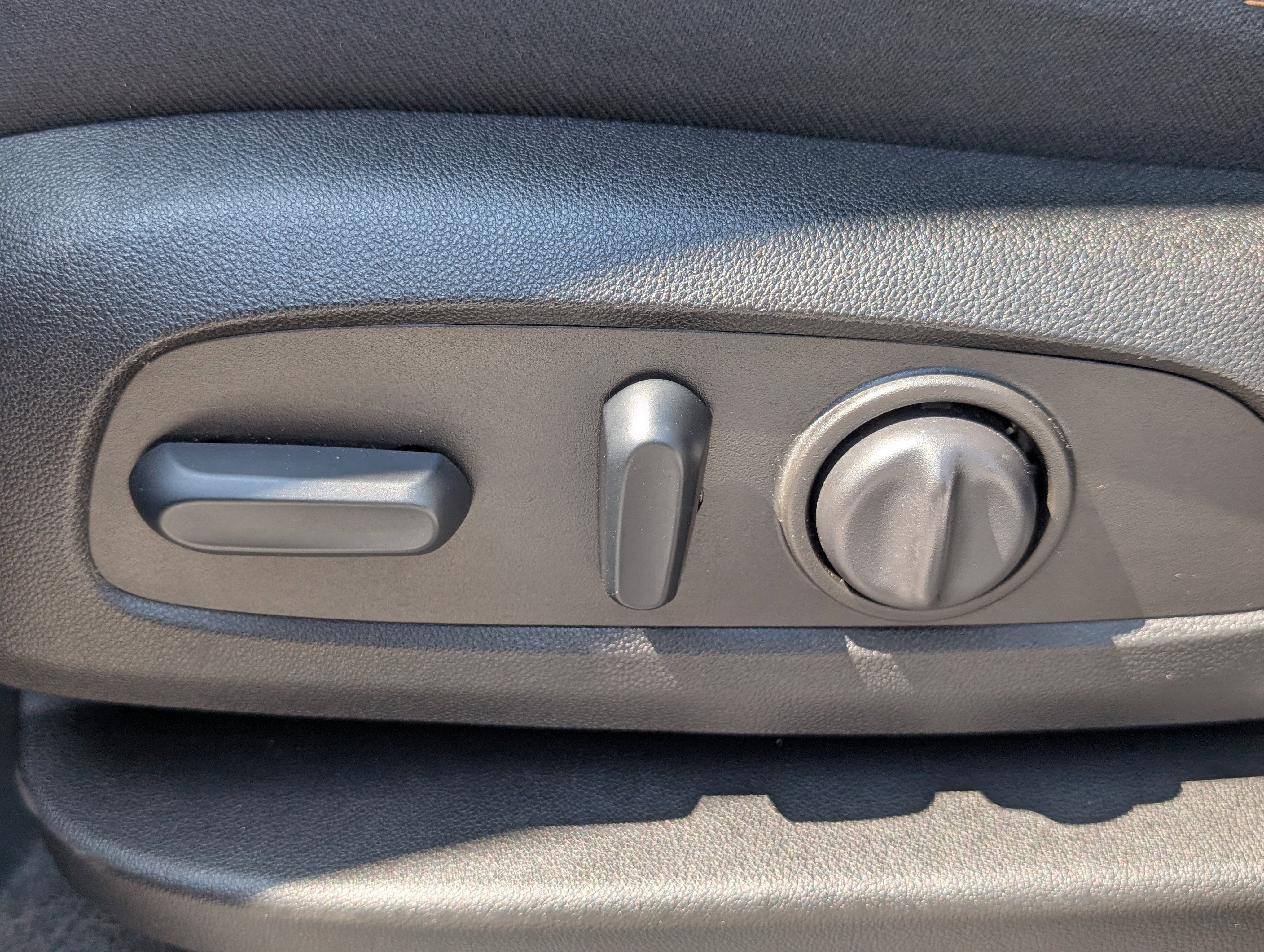 Used 2022 Chevrolet Equinox LT w/ Driver Convenience Package image 19