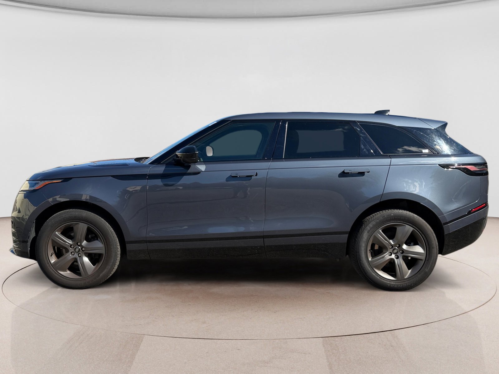 Used 2025 Land Rover Range Rover Velar Dynamic SE image 2