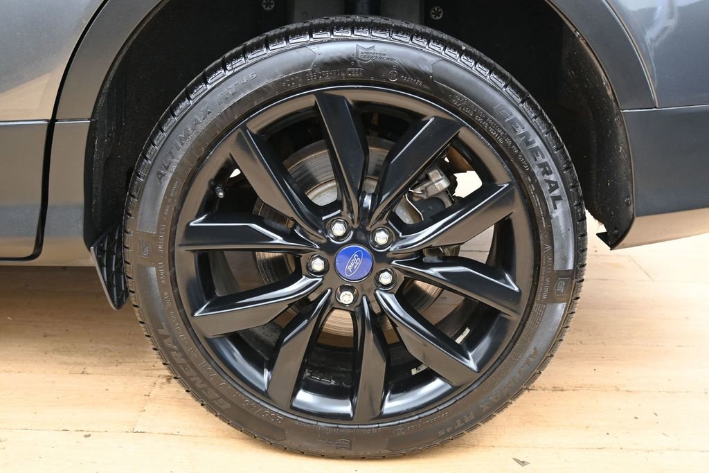 Used 2017 Ford Escape SE w/ Equipment Group 201A FWD image 14
