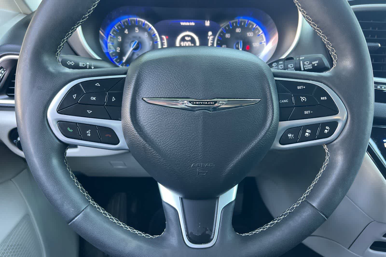 Used 2024 Chrysler Pacifica Touring-L FWD image 29