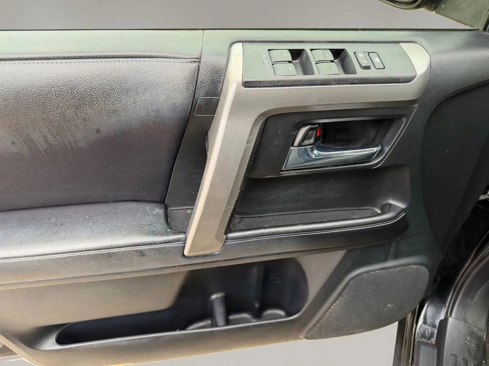 Used 2016 Toyota 4Runner SR5 image 12
