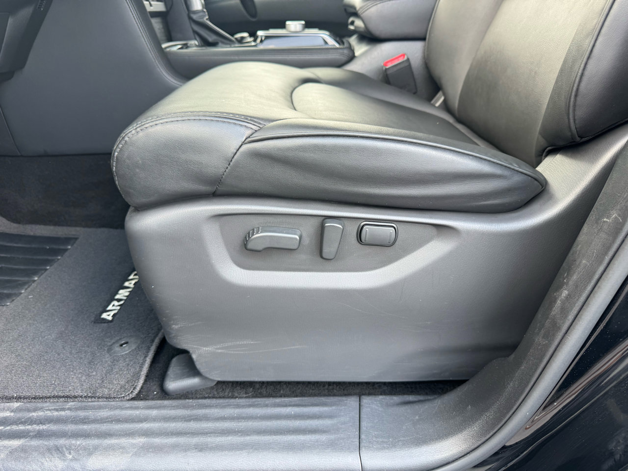 Used 2023 Nissan Armada SV image 12