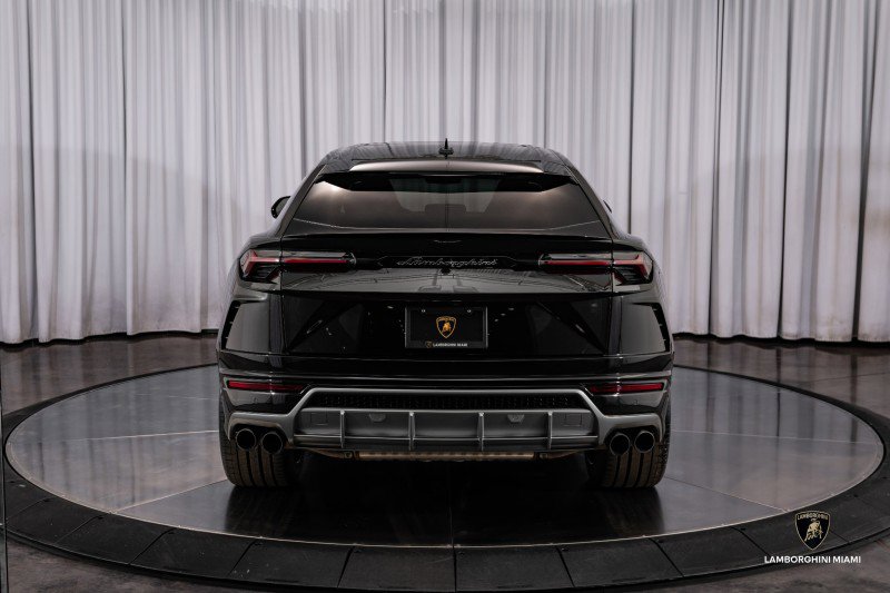 Used 2021 Lamborghini Urus image 11