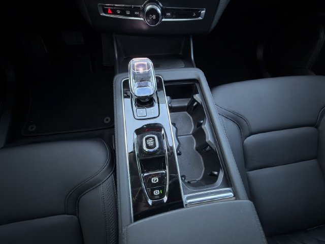 Used 2025 Volvo XC90 B6 Plus AWD/4WD image 22