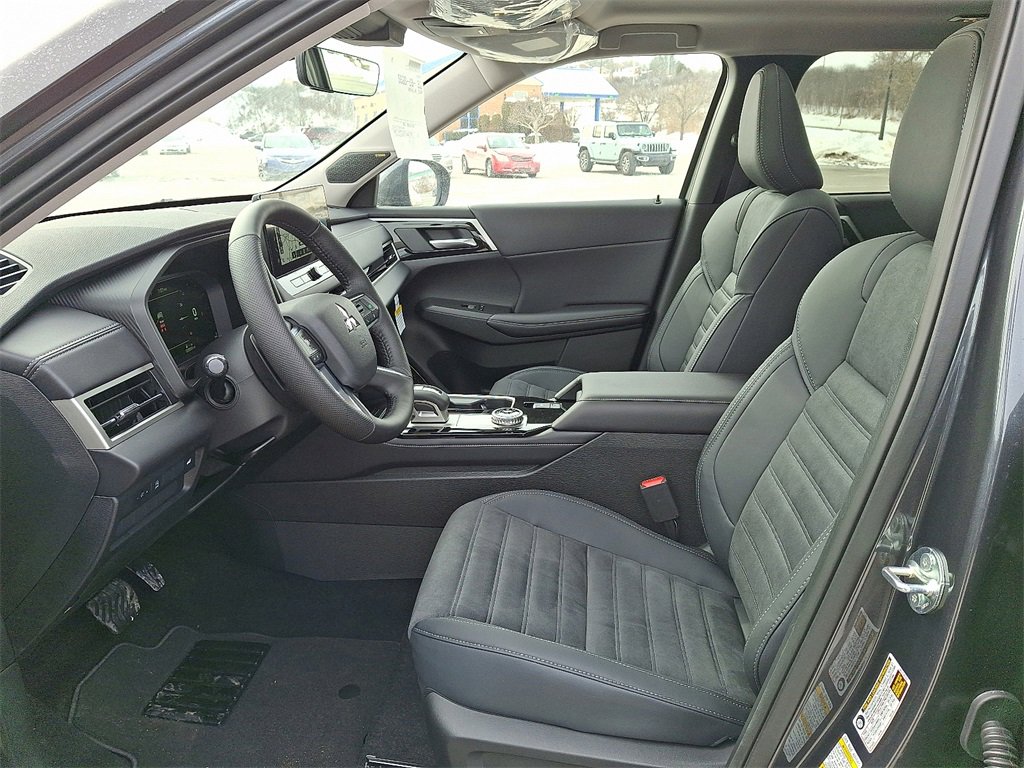 New 2026 Mitsubishi Outlander SE image 6