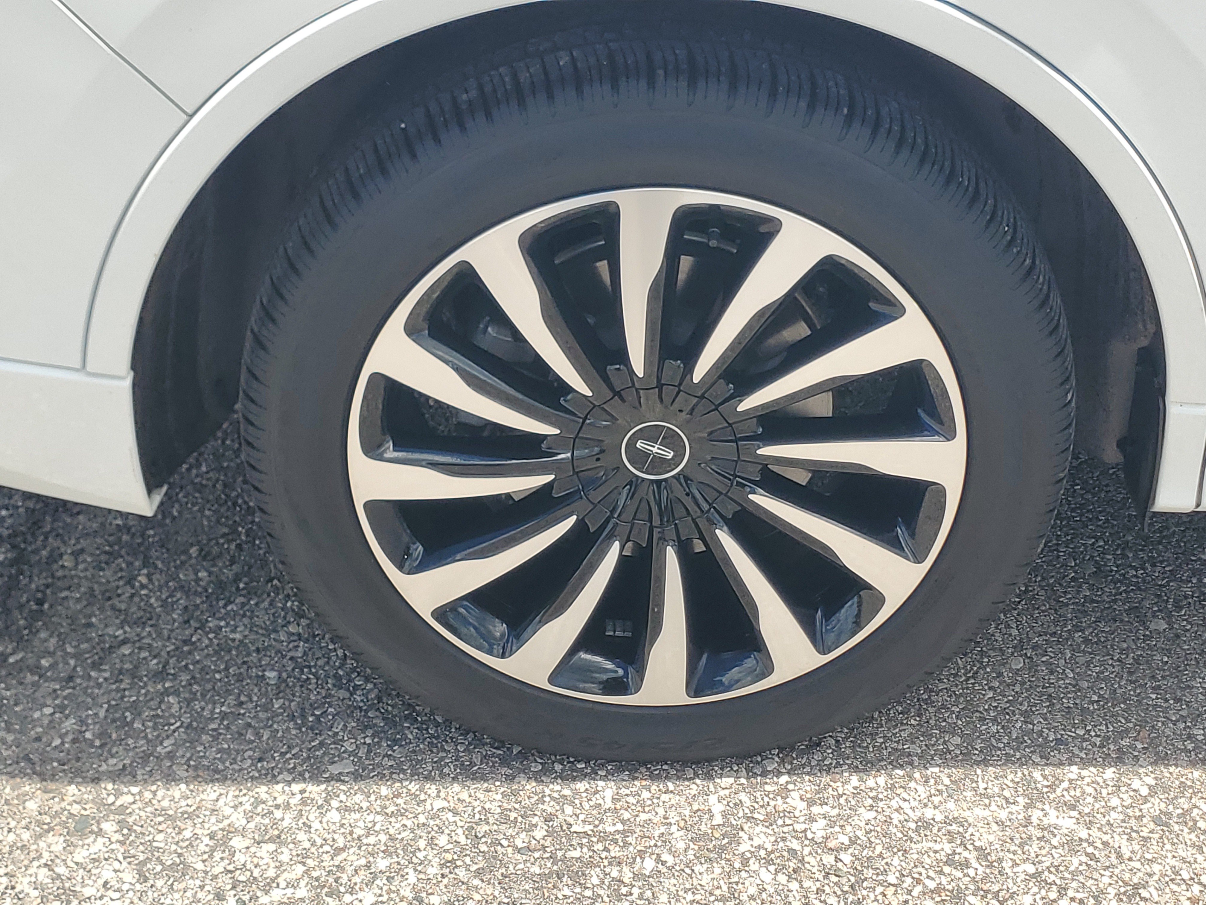 Certified 2023 Lincoln Aviator Black Label Grand Touring w/ Class IV Trailer Tow Package AWD/4WD image 7