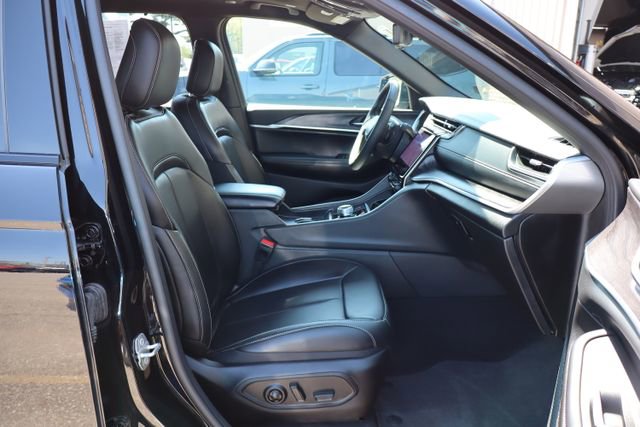 Used 2025 Jeep Grand Cherokee L Limited w/ Luxury Tech Group II AWD/4WD image 51