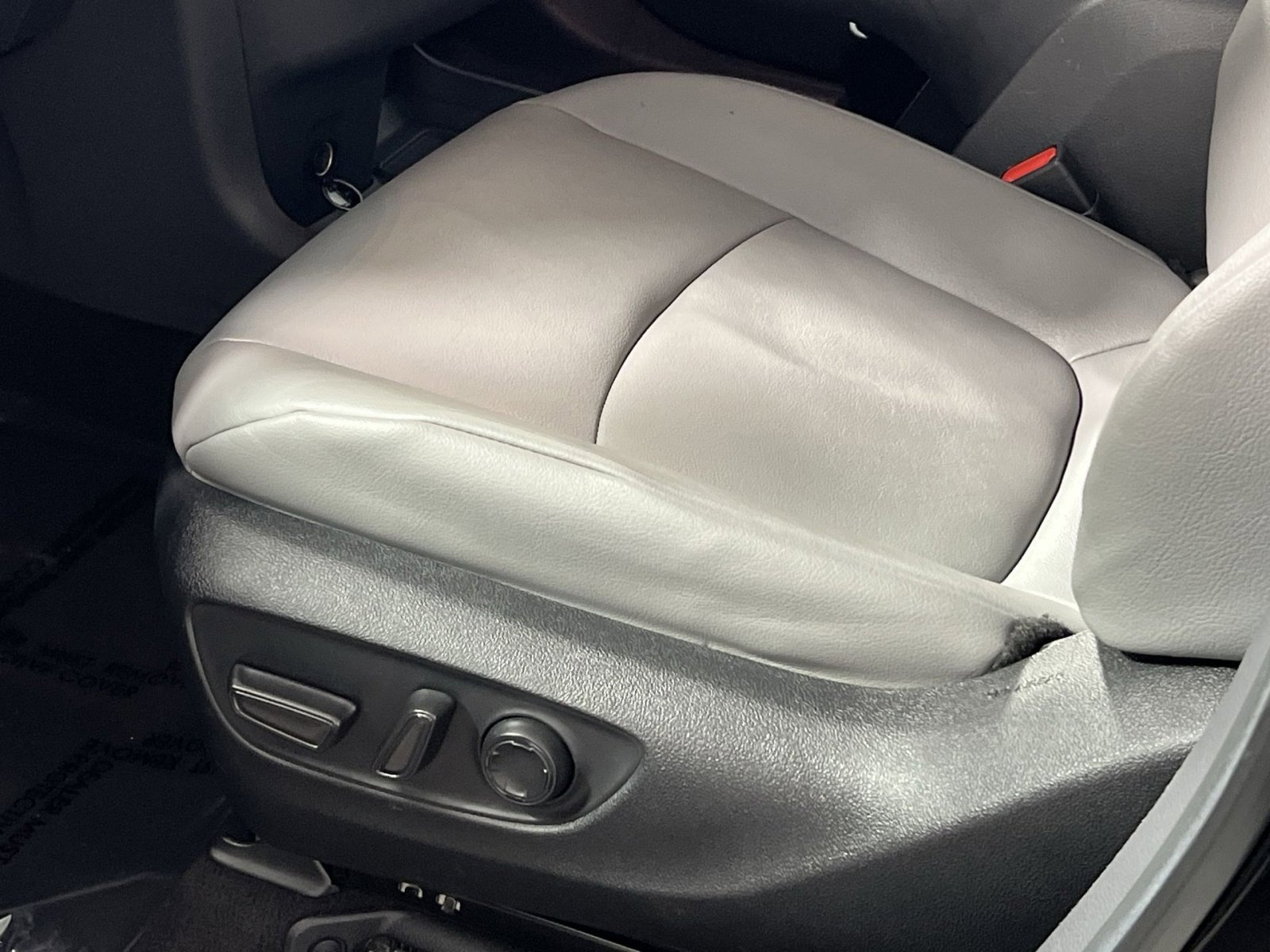 Used 2024 Toyota Sienna XLE image 14