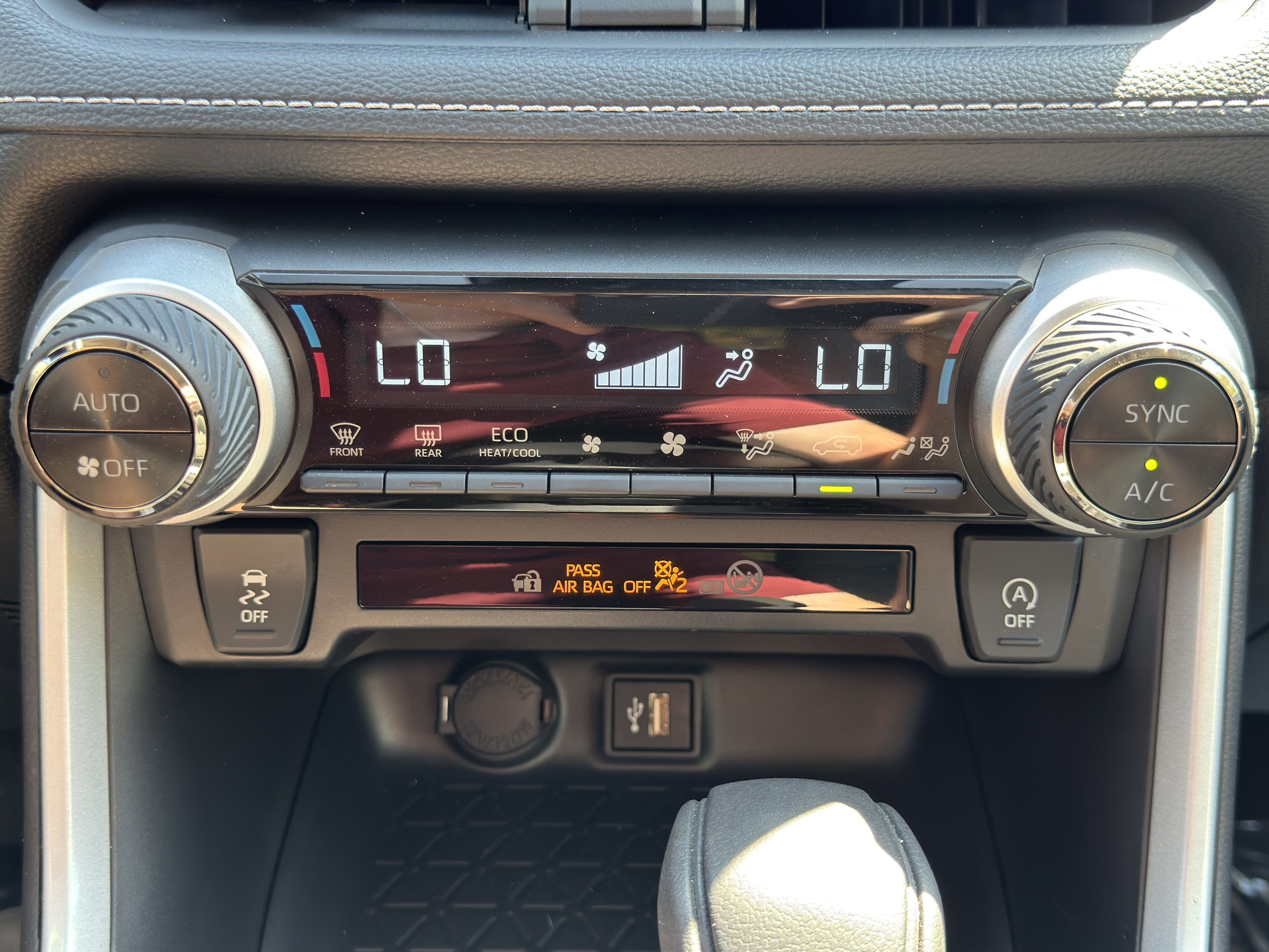 Used 2025 Toyota RAV4 XLE image 45