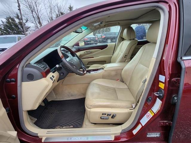 Used 2007 Lexus LS 460 w/ Comfort Pkg RWD image 10