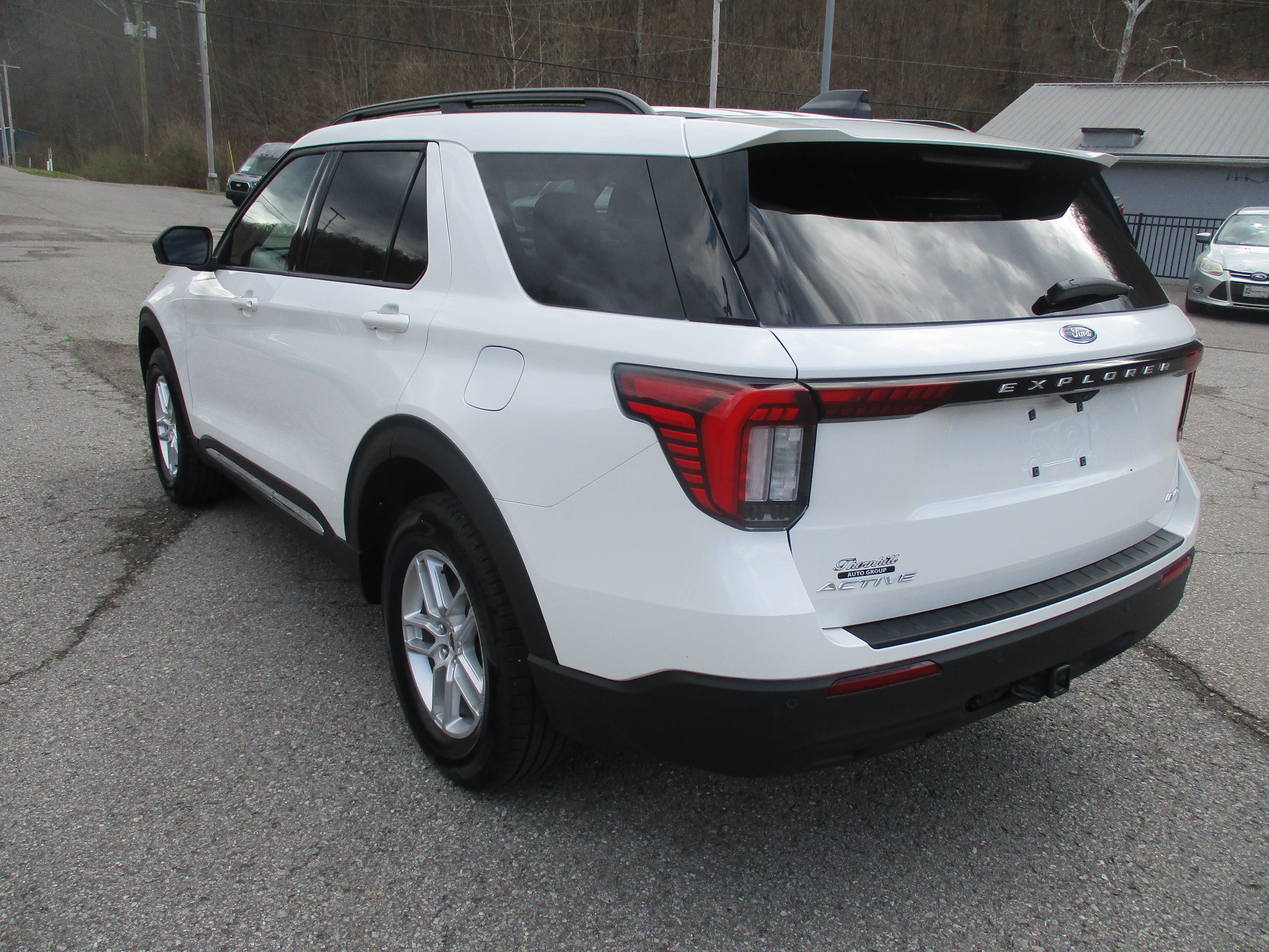 Used 2025 Ford Explorer Active AWD/4WD image 6