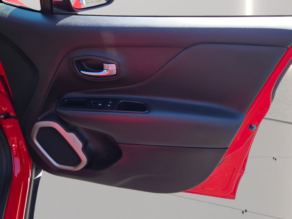 Used 2017 Jeep Renegade Limited FWD image 5