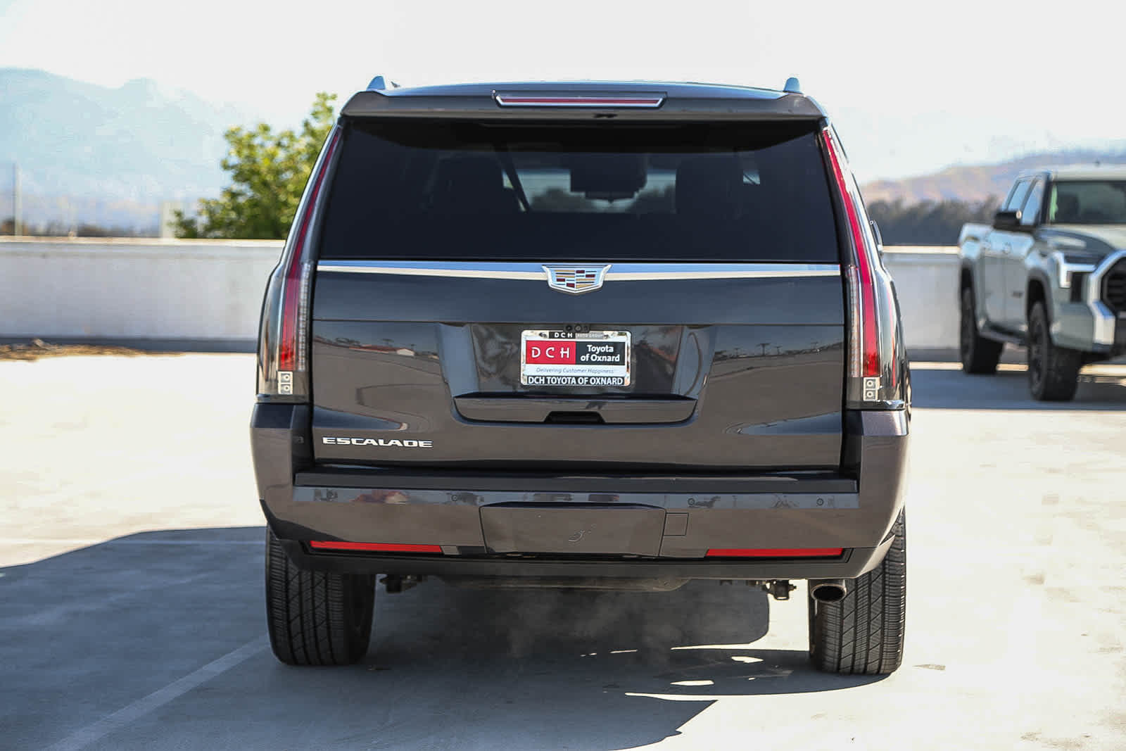Used 2018 Cadillac Escalade ESV Premium Luxury AWD/4WD image 6