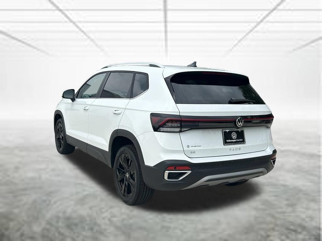 New 2026 Volkswagen Taos SE FWD image 3